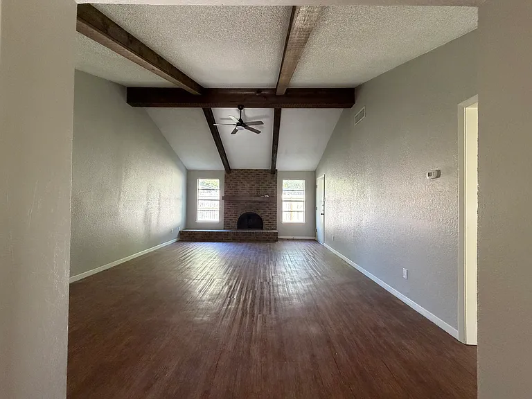 1618 Cheyenne St — Photo 3
