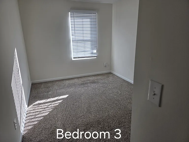 2144 Belmont Cir — Photo 9