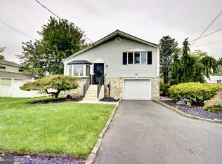 489 Maple St, Warminster, PA 18974