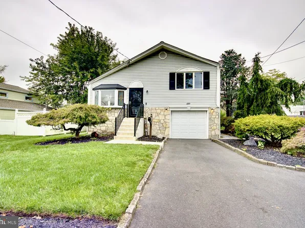 489 Maple St, Warminster, PA 18974