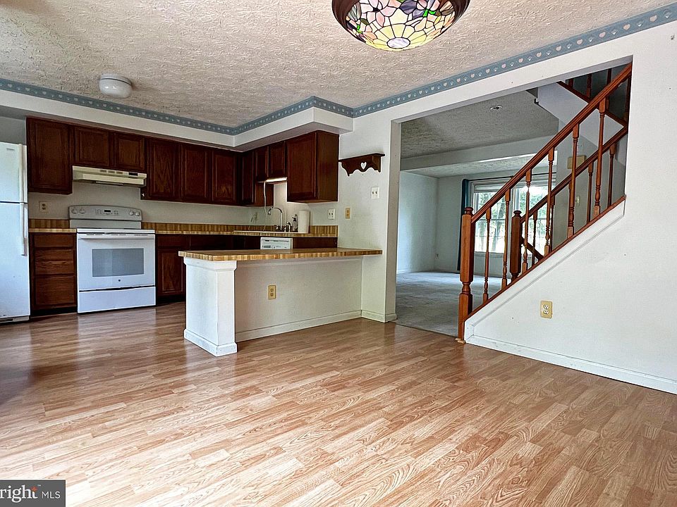 2nd image of 9165 Sheffield Hunt Ct