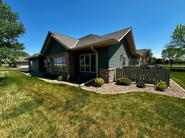 1636 Thunderbird Rd #11, Marshall, MN 56258