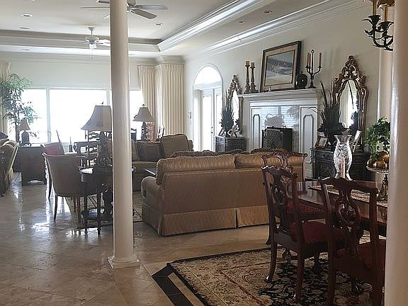 1/2 Ocean Front great room