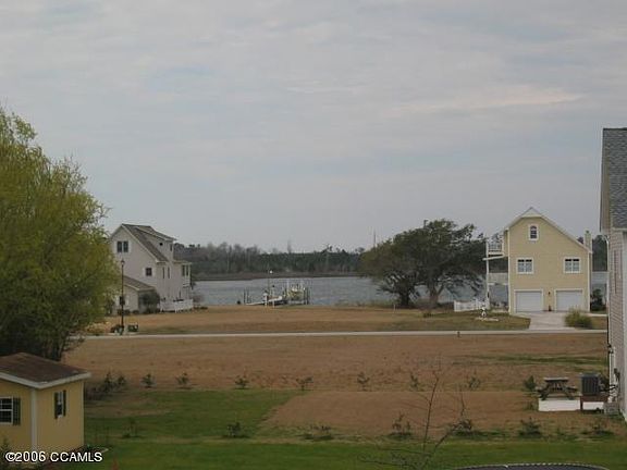 4th image of 233 Hickory Shores