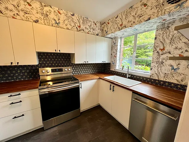 2169 NW Irving St #10 — Photo 10