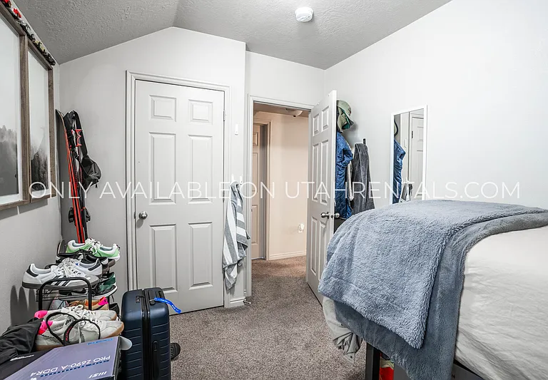 892 E 700 N #F4-1 — Photo 13