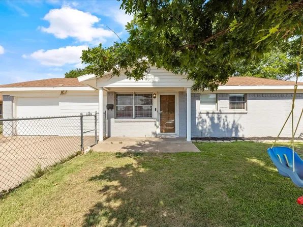 705 Newton St, Blue Mound, TX 76131