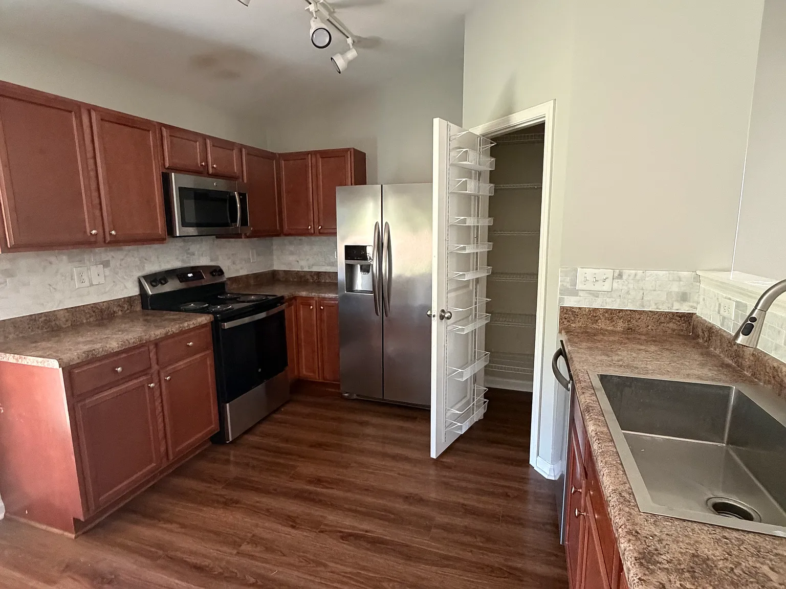 3 bed, 1508 sqft, $1,950 — Photo 4