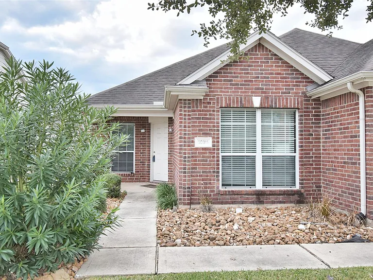 30315 Castle Forest Dr — Photo 3