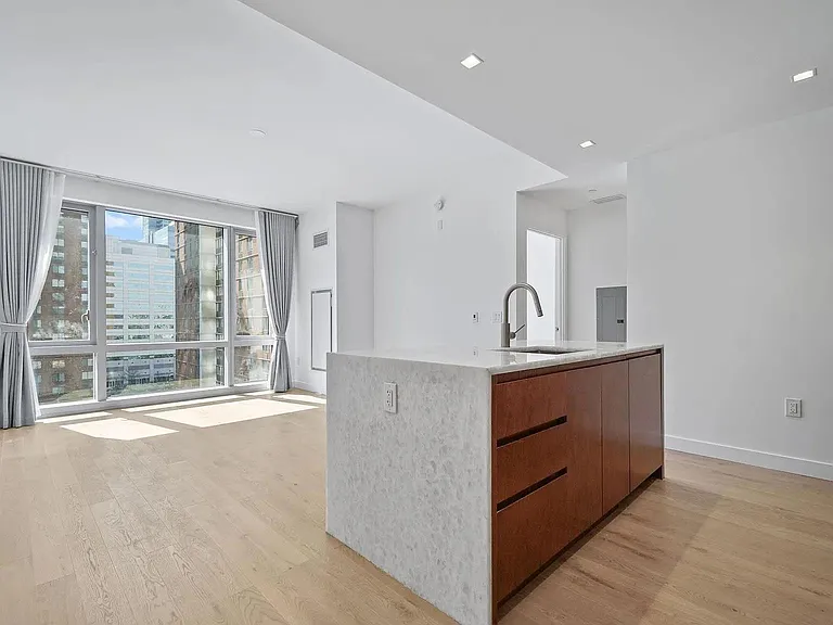75 Park Ln S #811 — Photo 1