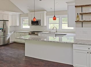 996 Owassa Rd, Newton, NJ 07860