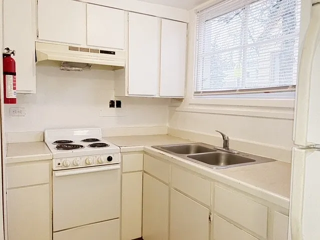 1335 Hyder St — Photo 6