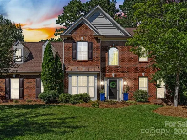 10701 Pomerane Pl, Charlotte, NC 28277