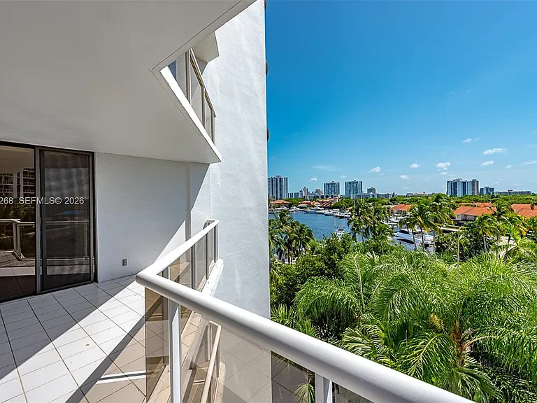 3610 Yacht Club Dr #511 — Photo 10