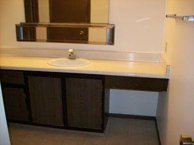 Colony Court Apartments — Photo 16