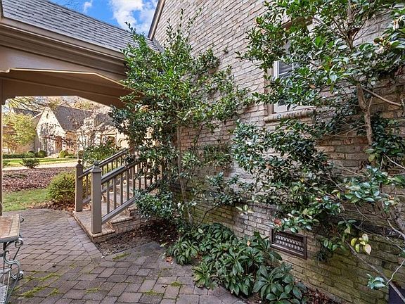 4th image of 36 Sturbridge Ln
