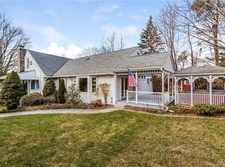 50 Parkway Dr, Trumbull, CT 06611