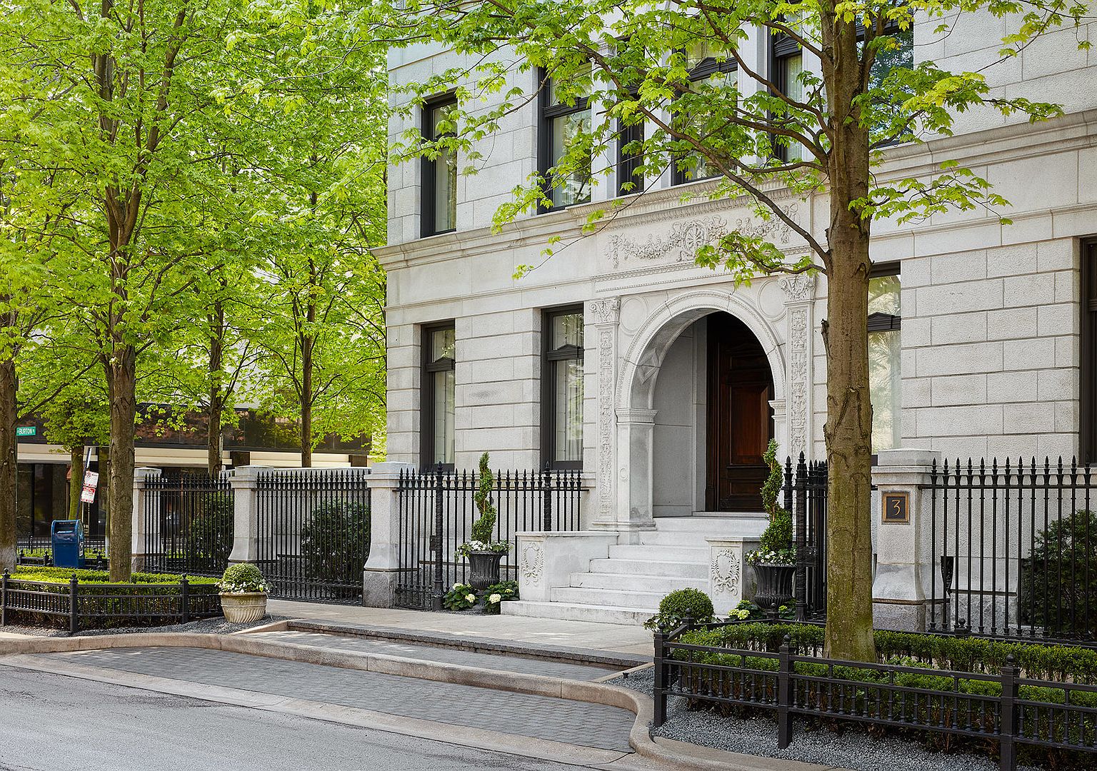 3 W Burton Pl, Chicago, IL 60610 | Zillow