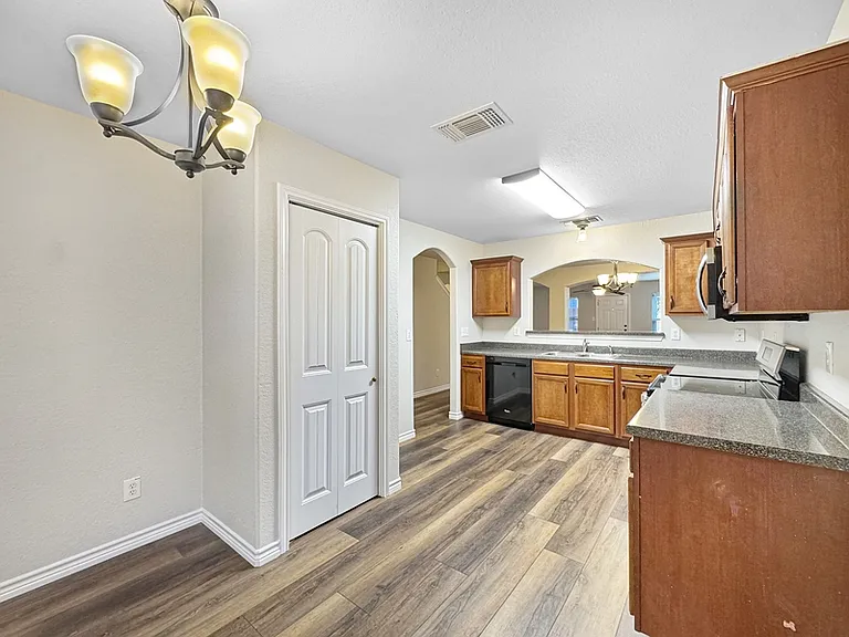 6910 Hallie Spirit — Photo 10