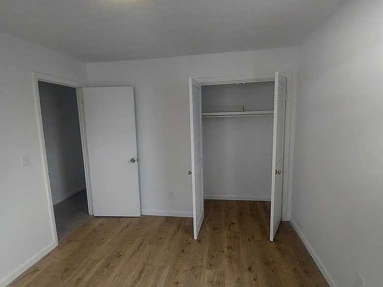 1004 Clay St — Photo 9