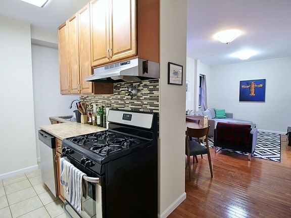 5th image of 235 E 84th St APT 26