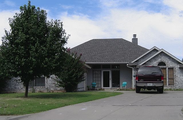 2nd image of 1105 Jamestown Cir
