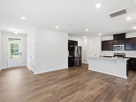 5th image of 120 Silver Fir Ln
