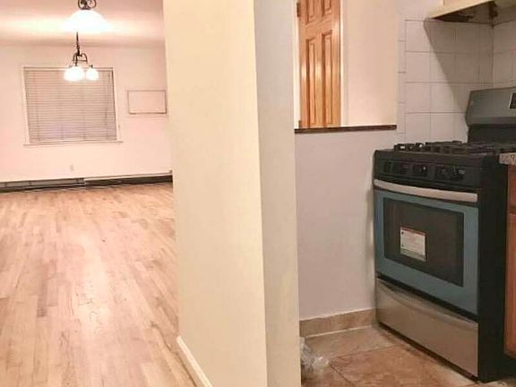 5th image of 2590 36th St