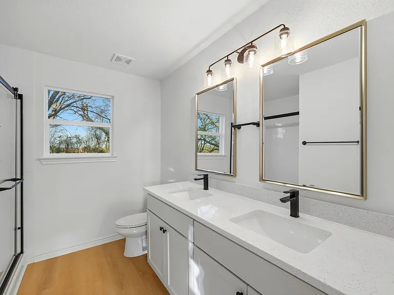 121 Elder St — Photo 4