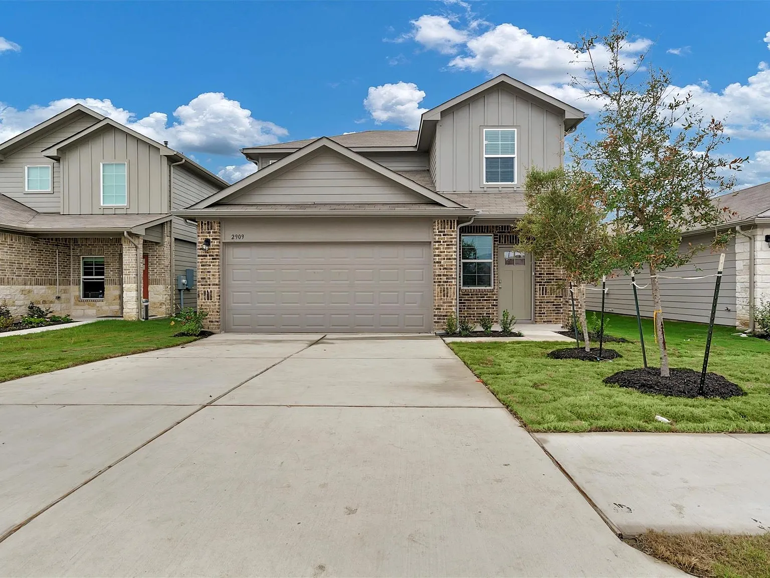 4 bed, 2.5 bath, 2188 sqft, $2,200 — Photo 2