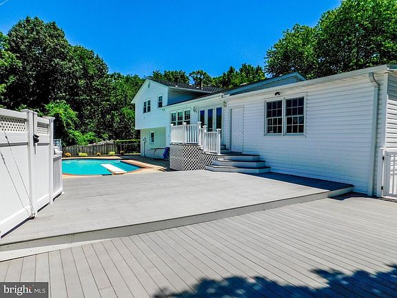 5th image of 7518 Todd Pl