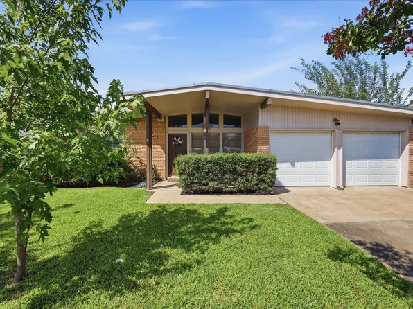 215 N 35th St, Nederland, TX 77627