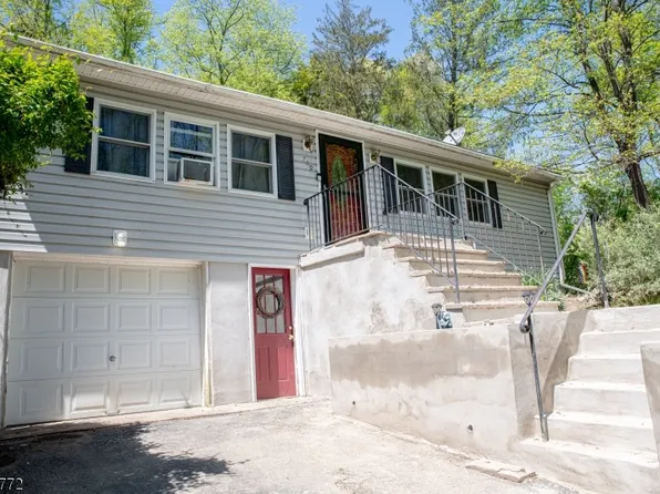 709 Willow Dr, Hampton Twp., NJ 07860