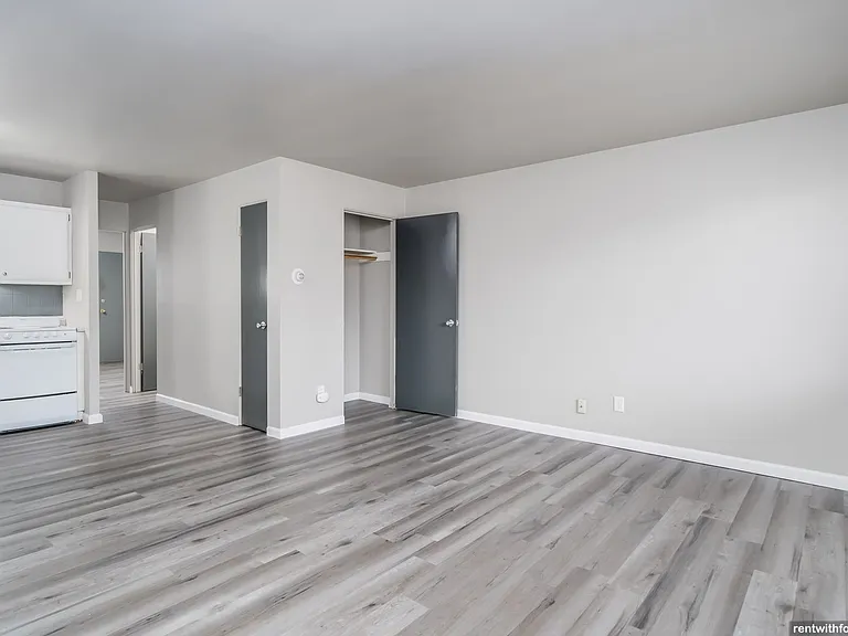 1004 Main St. — Photo 2