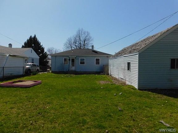3rd image of 757 Loretta St