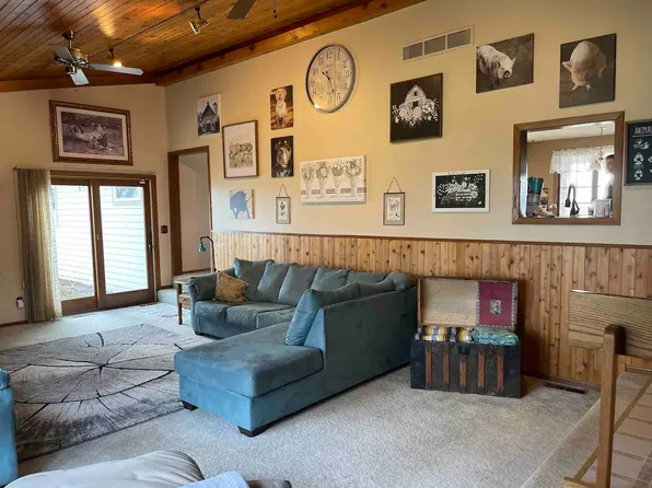 3972 230th Ave, Clarkfield, MN 56223