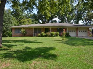 208 Inwood Dr, Palestine, TX 75801