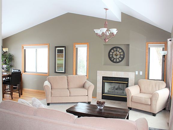 2nd image of 651 N Woods Edge Dr