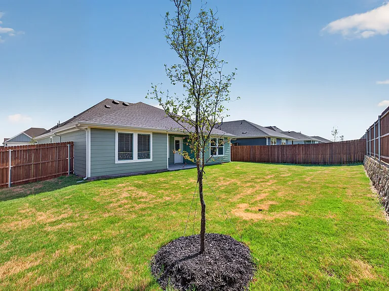 717 Sweet Pea Dr — Photo 32