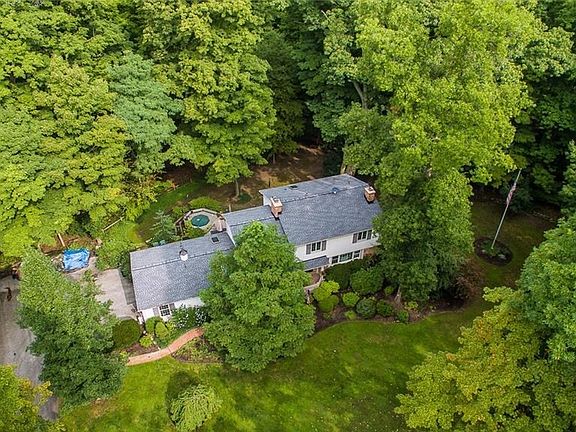 4th image of 17418 Trillium Dr