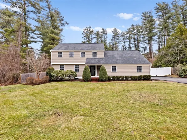 29 Mayflower Cir, Hanover, MA 02339