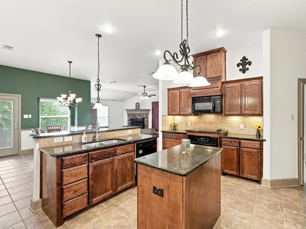 1675 Potomac Dr, Burleson, TX 76028