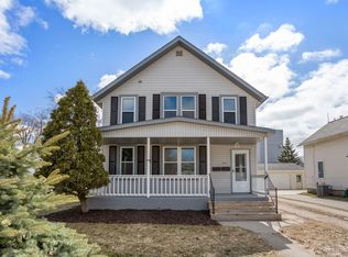 211 E Main St, Chilton, WI 53014
