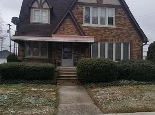 949 Rivard Blvd, Grosse Pointe, MI 48230