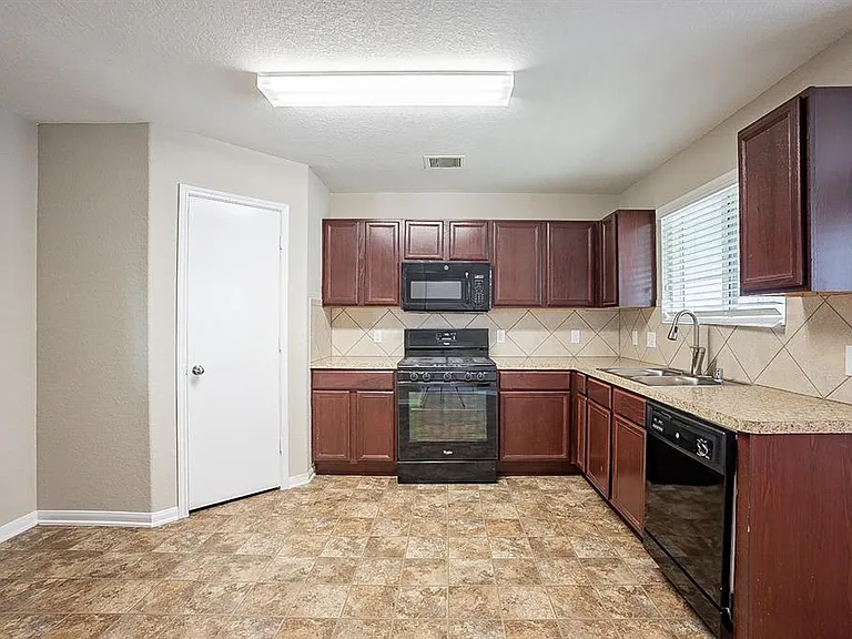 3039 Upland Spring Trce — Photo 2