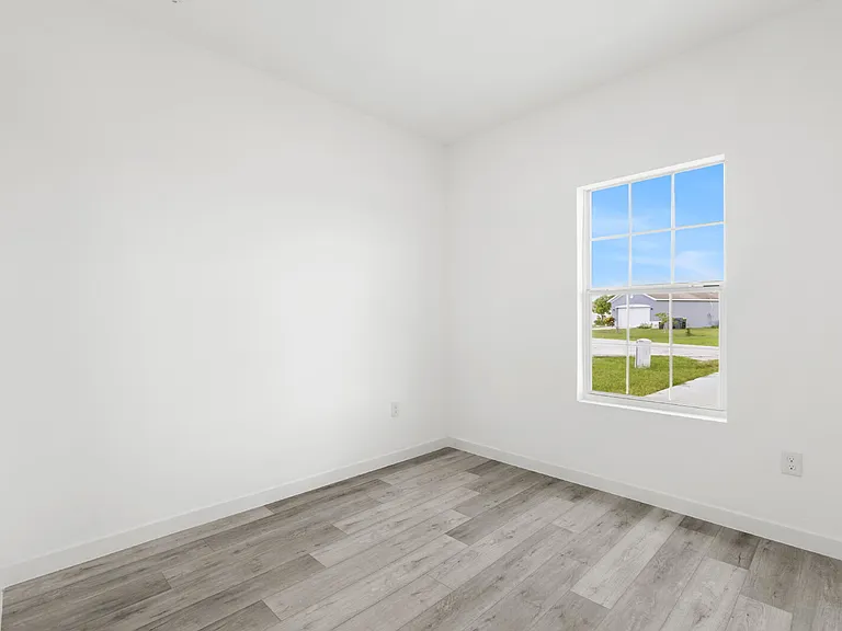 716 Desmoines Dr — Photo 23