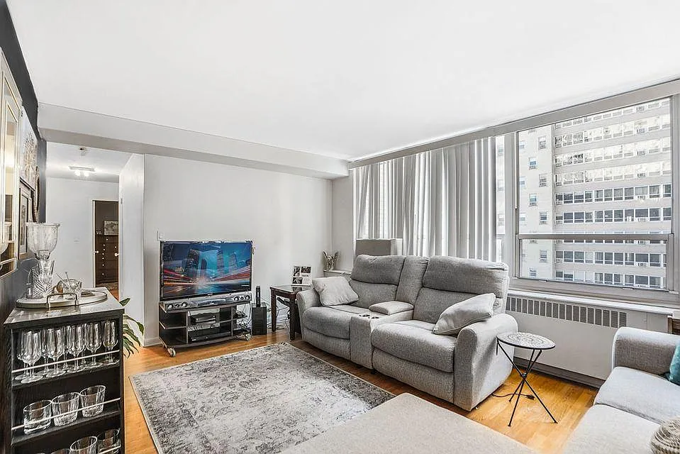 2 bed, 900 sqft, $2,495 — Photo 2