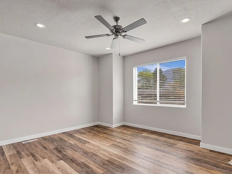 839 S 1760 E — Photo 3