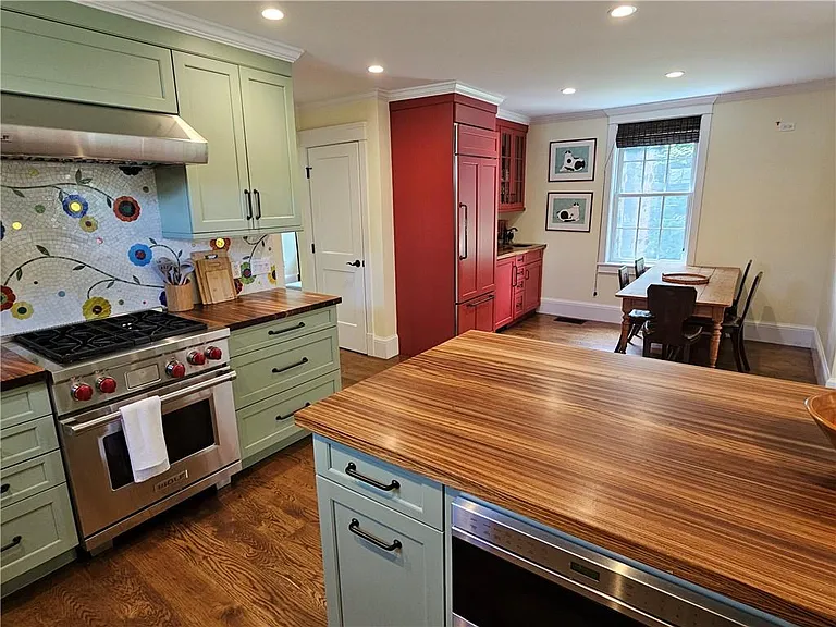 209 Coggeshall Ave — Photo 18