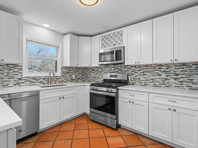 4900 Eastdale Dr — Photo 10